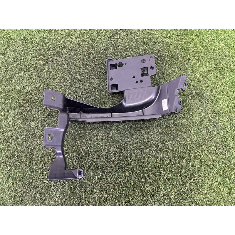 Кронштейн датчика слепых зон (кузов и элементы) LAND ROVER Range Rover Evoque L538 2016 2.0 LR048696