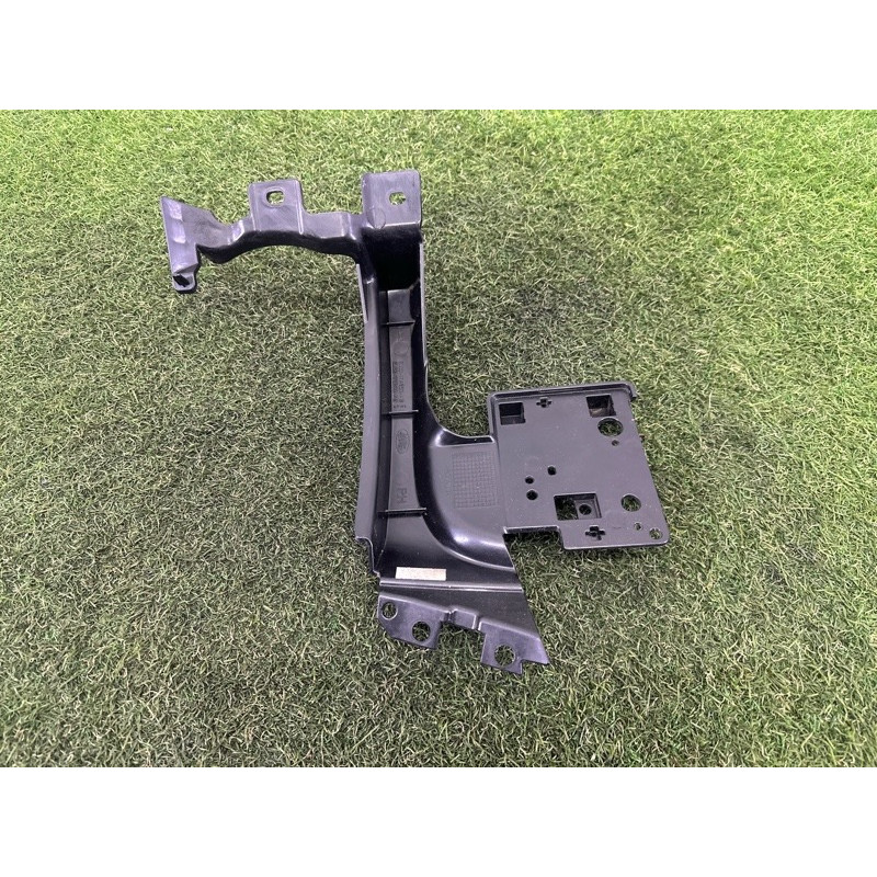 Кронштейн датчика слепых зон (кузов и элементы) LAND ROVER Range Rover Evoque L538 2016 2.0 LR048696