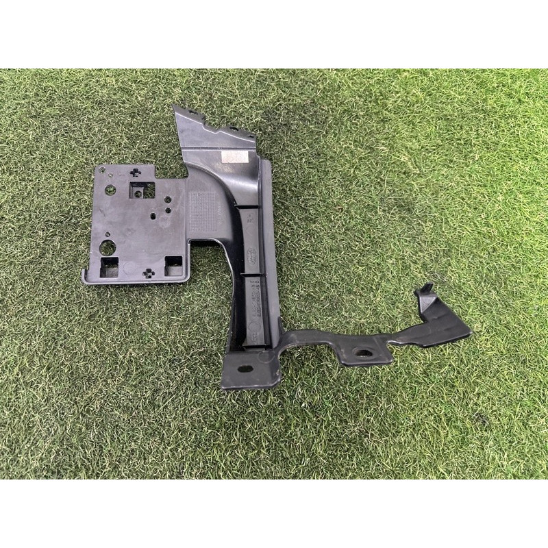 Кронштейн датчика слепых зон (кузов и элементы) LAND ROVER Range Rover Evoque L538 2016 2.0 LR048696