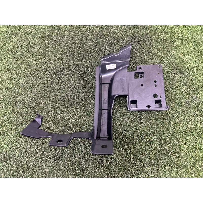 Кронштейн датчика слепых зон (кузов и элементы) LAND ROVER Range Rover Evoque L538 2016 2.0 LR048697