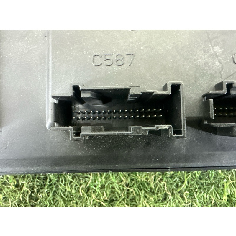 Блок предохранителей (электрика) LAND ROVER Range Rover Evoque L538 2016 2.0 LR070837