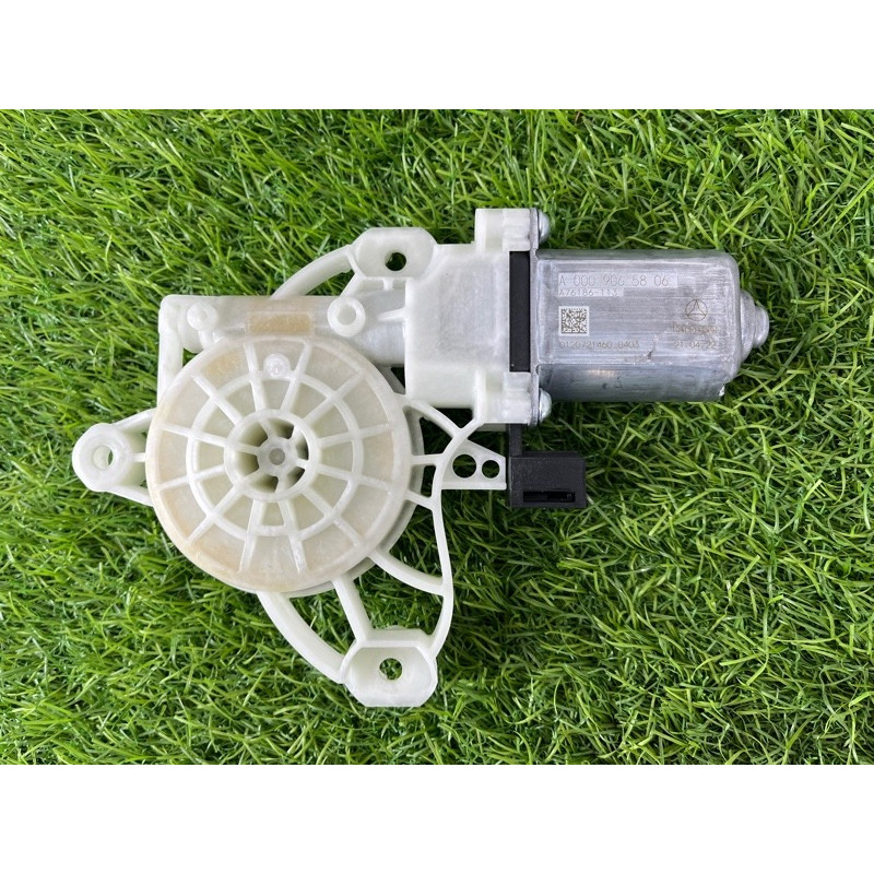 Мотор склопідйомника (электрика) Mercedes-Benz EQB 350 X243 2022 A0009069614