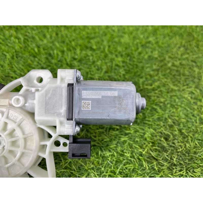 Мотор склопідйомника (электрика) Mercedes-Benz EQB 350 X243 2022 A0009069614