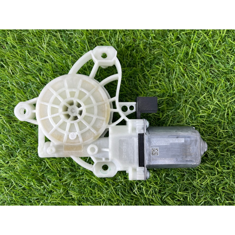 Мотор стеклоподъемника (электрика) Mercedes-Benz EQB 350 X243 2022 A0009069714