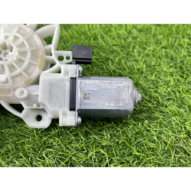 Мотор стеклоподъемника (электрика) Mercedes-Benz EQB 350 X243 2022 A0009069714