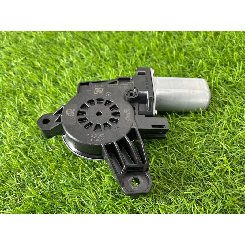 Мотор склопідйомника (электрика) Mercedes-Benz EQB 350 X243 2022 A0009060908