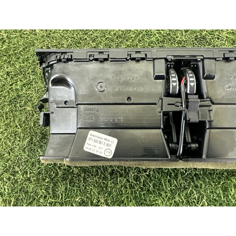 Центральный дефлектор салона (салон) AUDI A4 B8 2013 2.0 TFSI 8T1820951EWVF