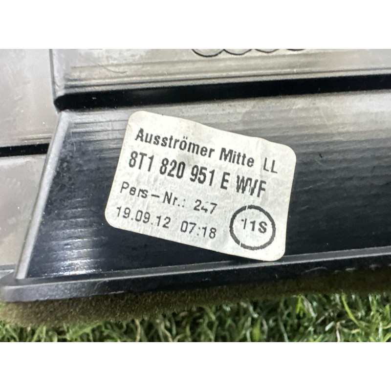 Центральный дефлектор салона (салон) AUDI A4 B8 2013 2.0 TFSI 8T1820951EWVF