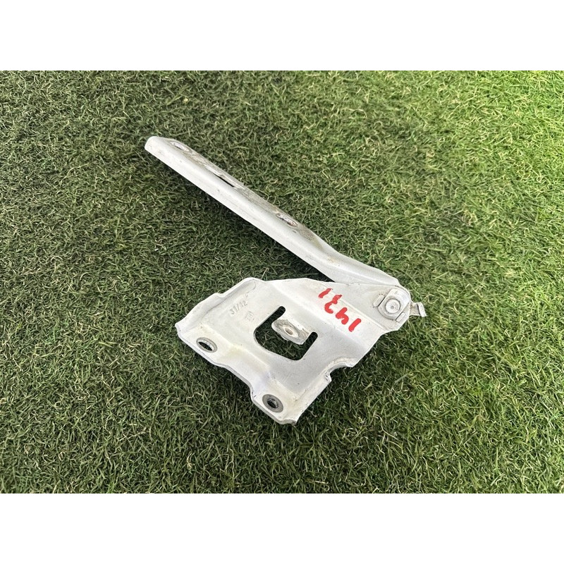 Петля капота (кузов и элементы) AUDI A4 B8 2013 2.0 TFSI 8K0823301D