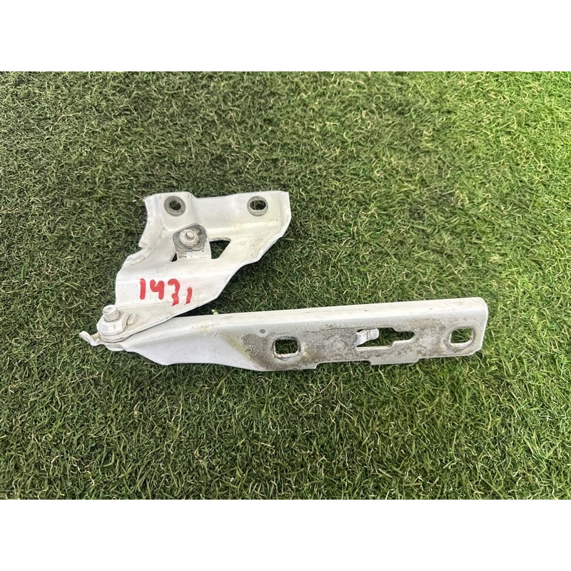 Петля капота (кузов и элементы) AUDI A4 B8 2013 2.0 TFSI 8K0823301D