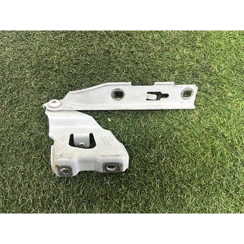 Петля капота (кузов и элементы) AUDI A4 B8 2013 2.0 TFSI 8K0823301D