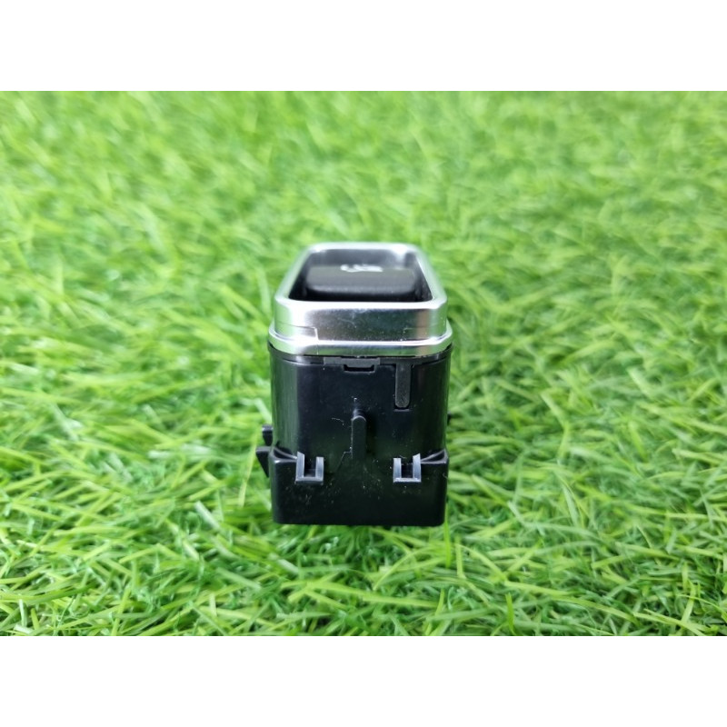 Кнопка открывания крышки багажника (электрика / кнопки) Mercedes-Benz EQB 350 X243 2022 A16782057029051