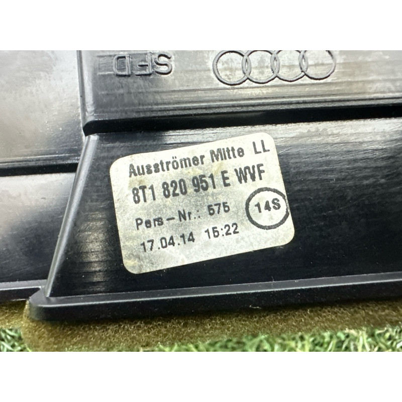 Центральный дефлектор салона (салон) AUDI A4 B8 2014 2.0 TFSI 8T1820951EWVF