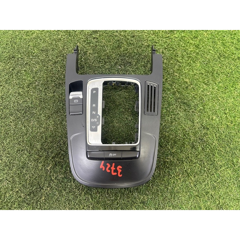 Накладка центральной консоли (салон) AUDI A4 B8 2014 2.0 TFSI 8K0864261DV10