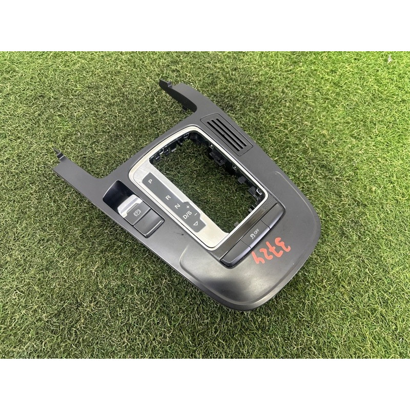 Накладка центральной консоли (салон) AUDI A4 B8 2014 2.0 TFSI 8K0864261DV10