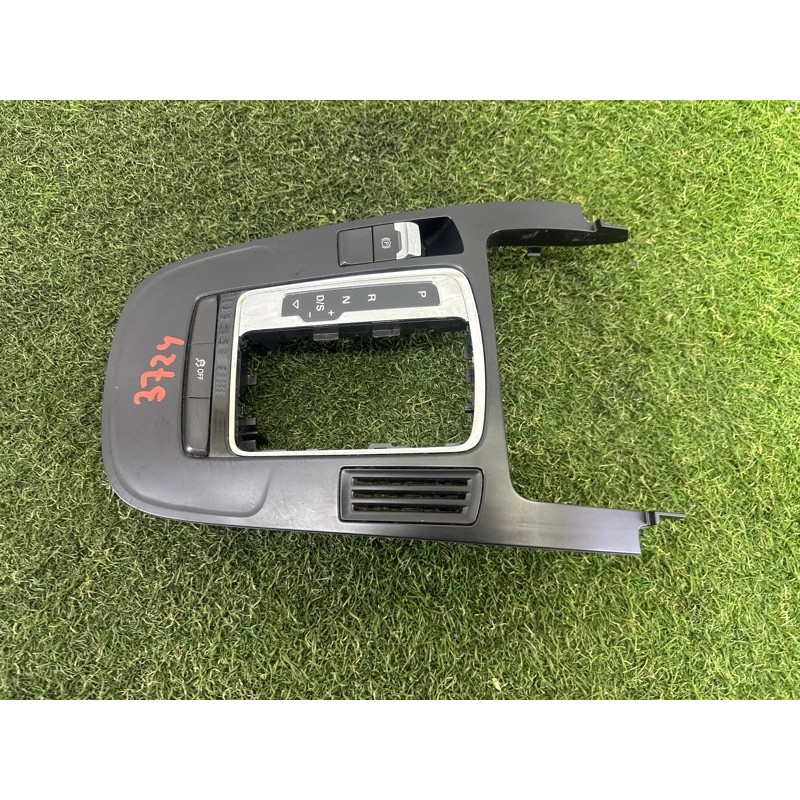 Накладка центральной консоли (салон) AUDI A4 B8 2014 2.0 TFSI 8K0864261DV10