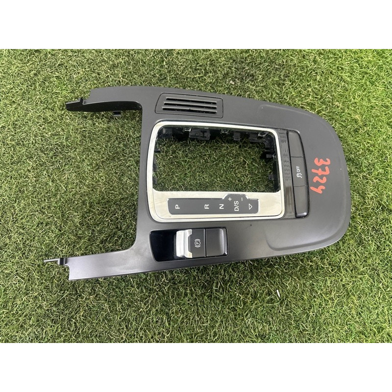 Накладка центральной консоли (салон) AUDI A4 B8 2014 2.0 TFSI 8K0864261DV10