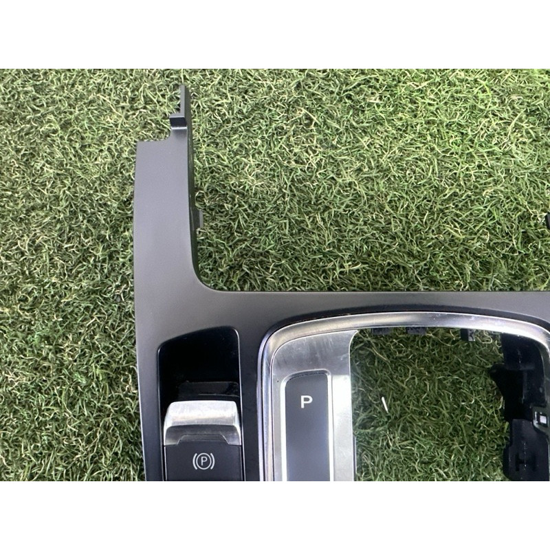 Накладка центральной консоли (салон) AUDI A4 B8 2014 2.0 TFSI 8K0864261DV10