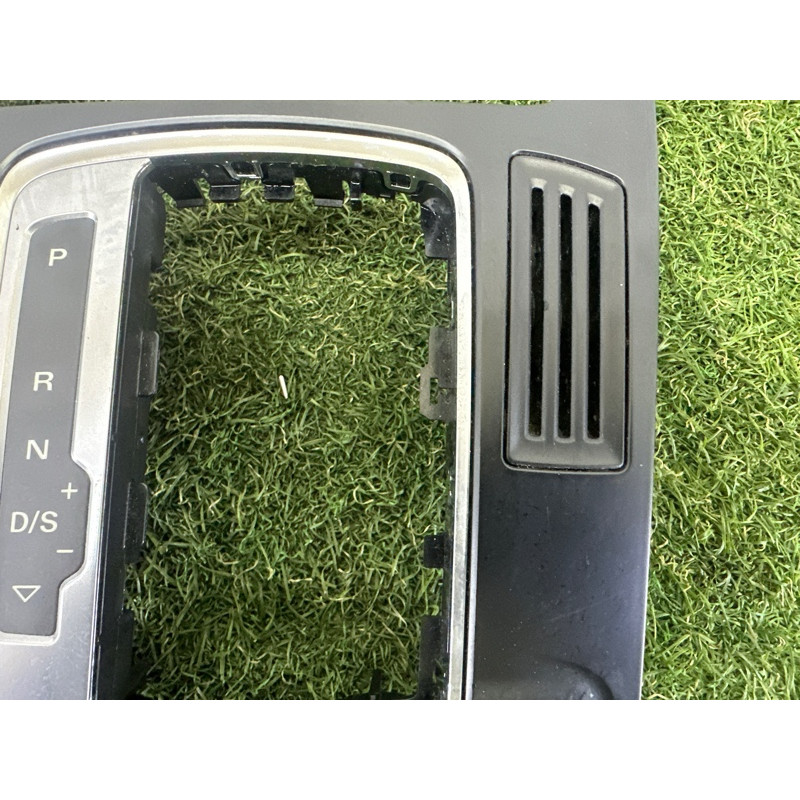 Накладка центральной консоли (салон) AUDI A4 B8 2014 2.0 TFSI 8K0864261DV10