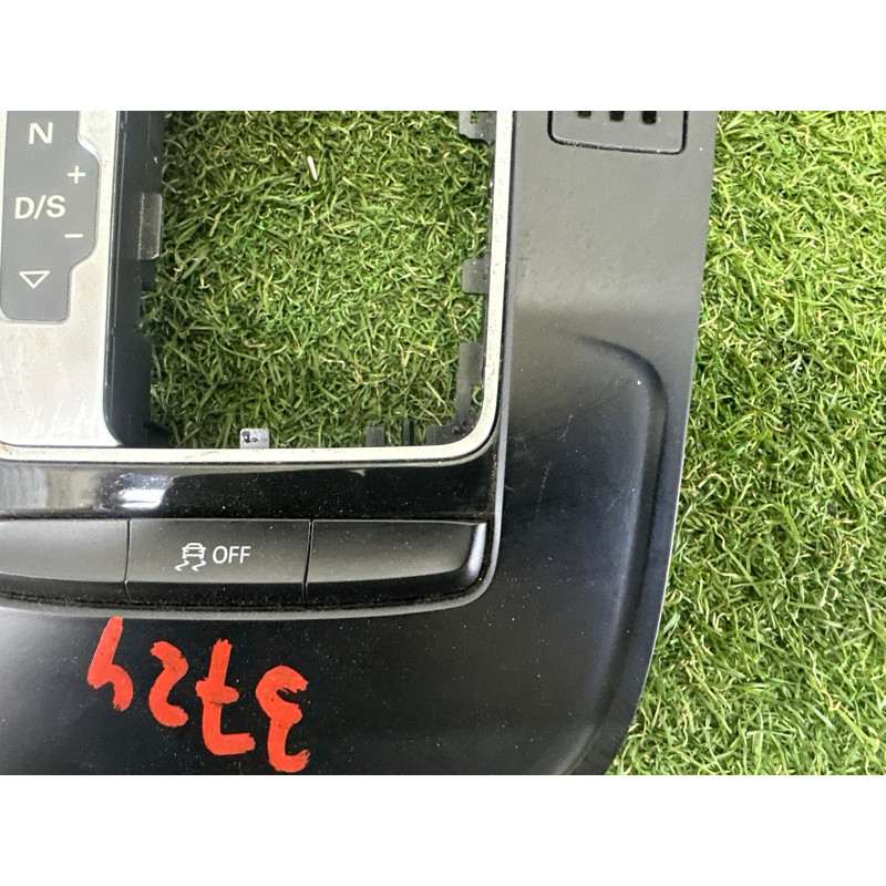 Накладка центральной консоли (салон) AUDI A4 B8 2014 2.0 TFSI 8K0864261DV10