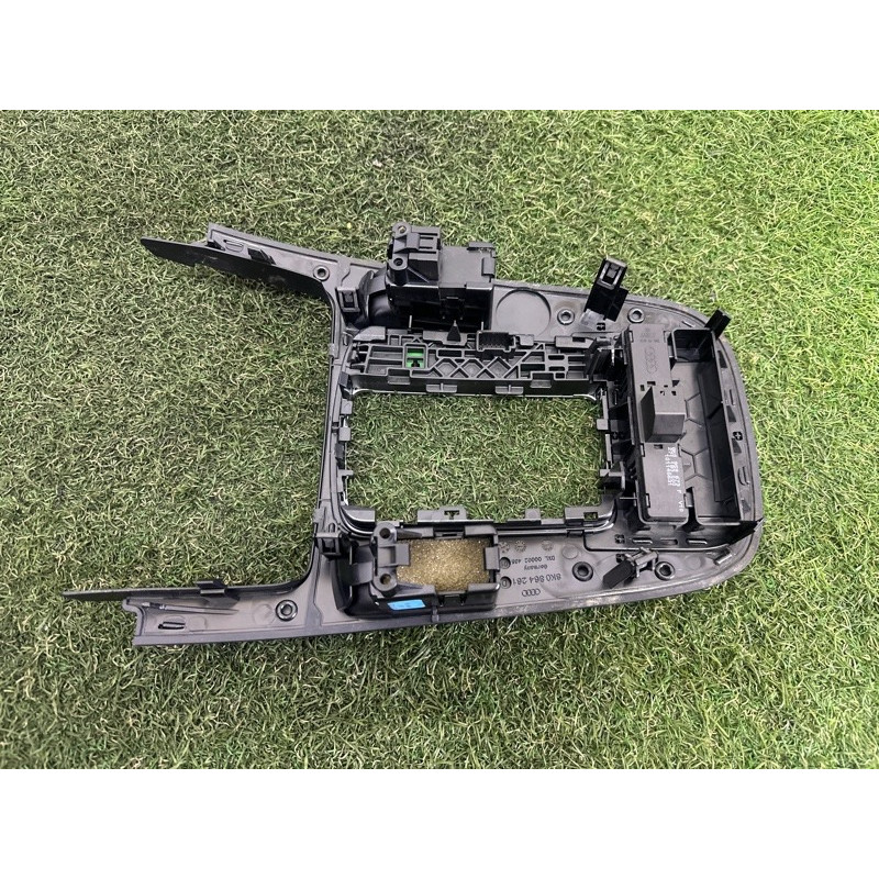 Накладка центральной консоли (салон) AUDI A4 B8 2014 2.0 TFSI 8K0864261DV10