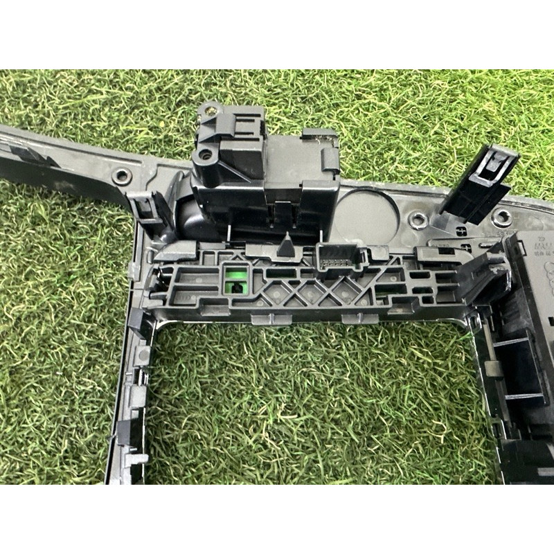 Накладка центральной консоли (салон) AUDI A4 B8 2014 2.0 TFSI 8K0864261DV10