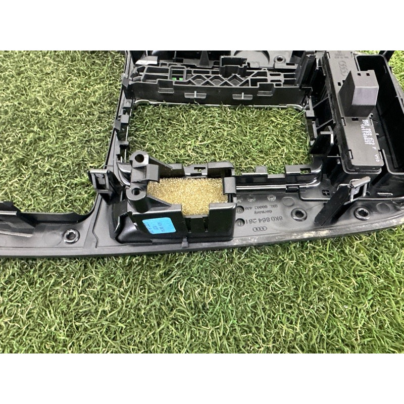 Накладка центральной консоли (салон) AUDI A4 B8 2014 2.0 TFSI 8K0864261DV10