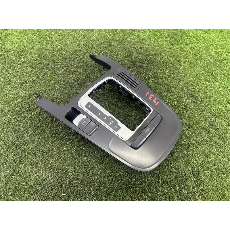 Накладка центральной консоли (салон) AUDI A4 B8 2013 2.0 TFSI 8K0864261DV10