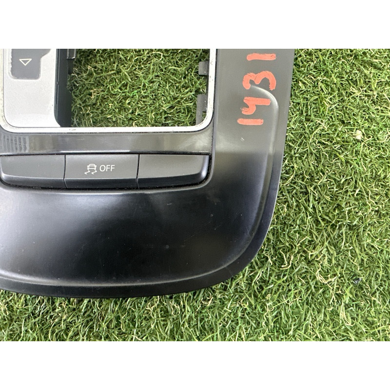 Накладка центральной консоли (салон) AUDI A4 B8 2013 2.0 TFSI 8K0864261DV10