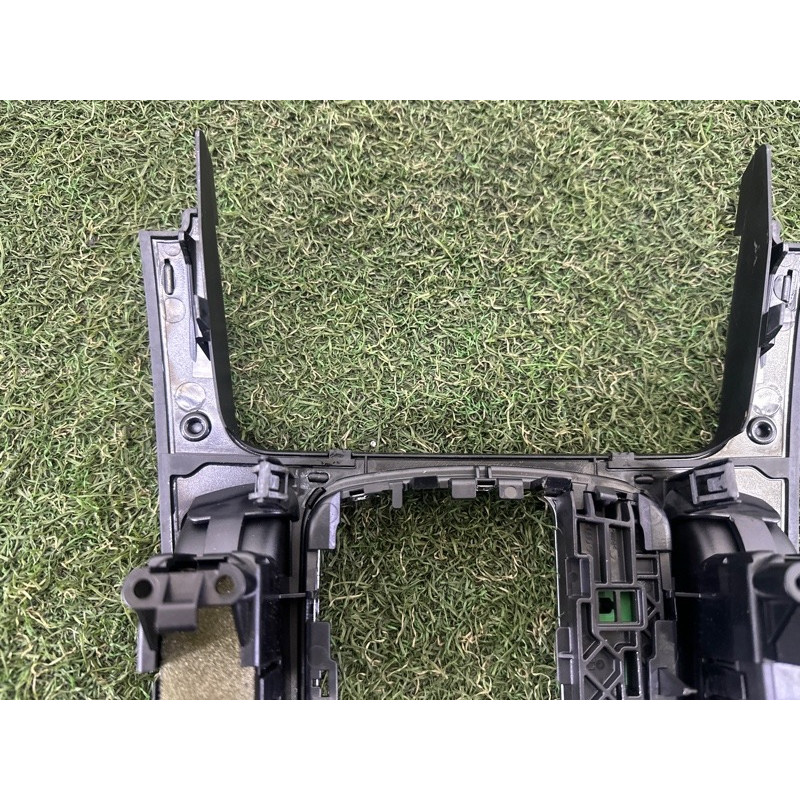 Накладка центральной консоли (салон) AUDI A4 B8 2013 2.0 TFSI 8K0864261DV10