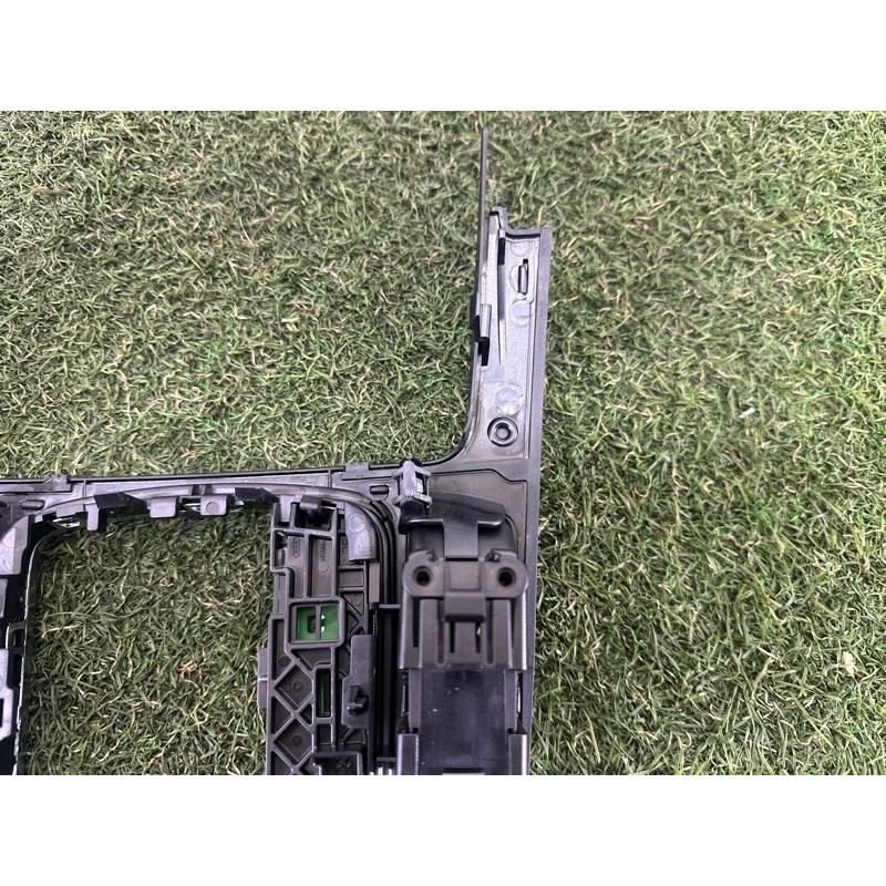 Накладка центральной консоли (салон) AUDI A4 B8 2013 2.0 TFSI 8K0864261DV10