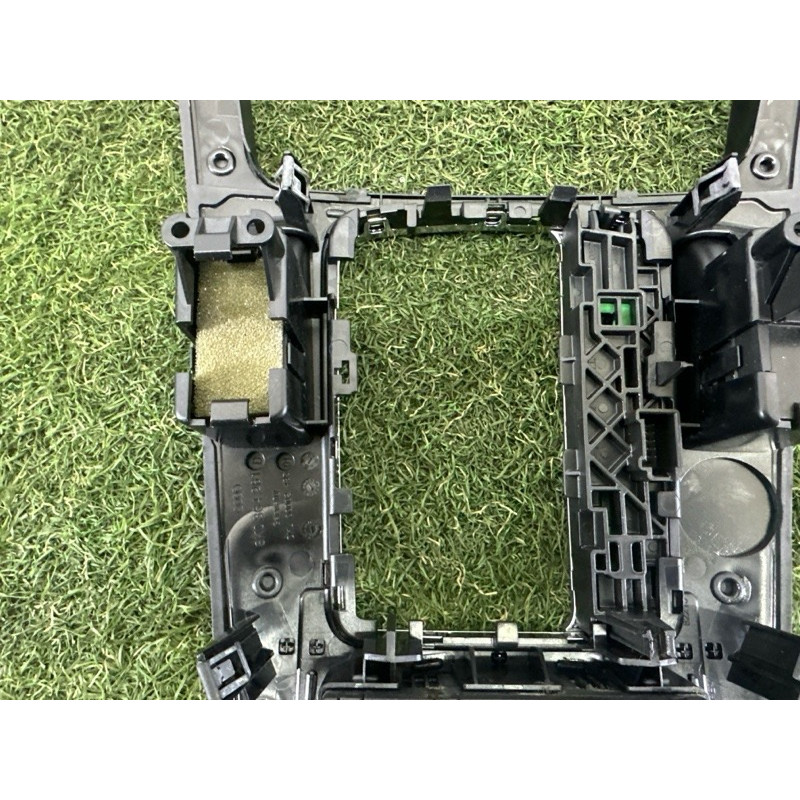 Накладка центральной консоли (салон) AUDI A4 B8 2013 2.0 TFSI 8K0864261DV10