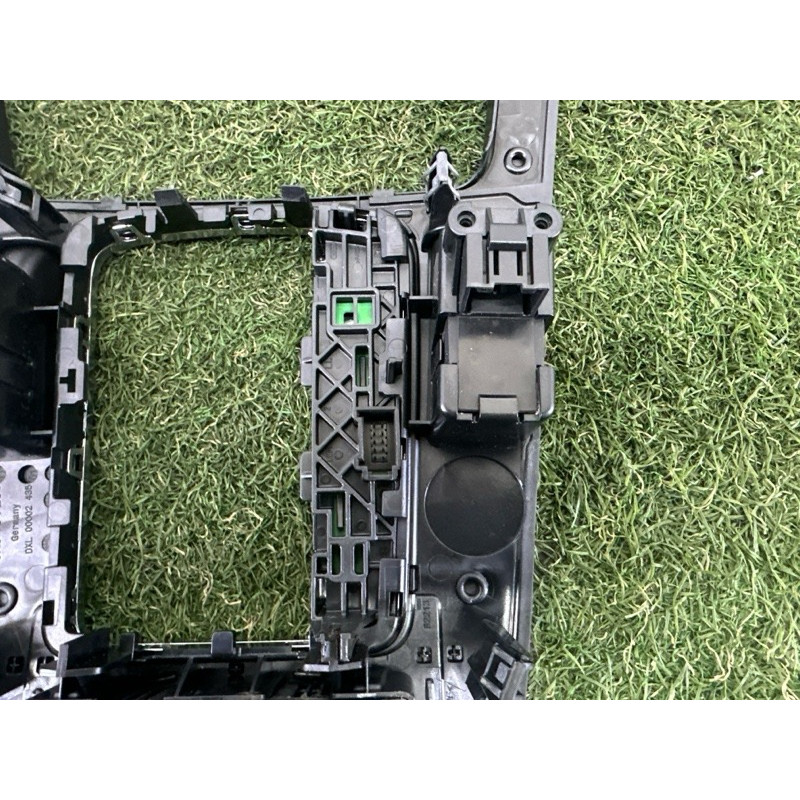 Накладка центральной консоли (салон) AUDI A4 B8 2013 2.0 TFSI 8K0864261DV10