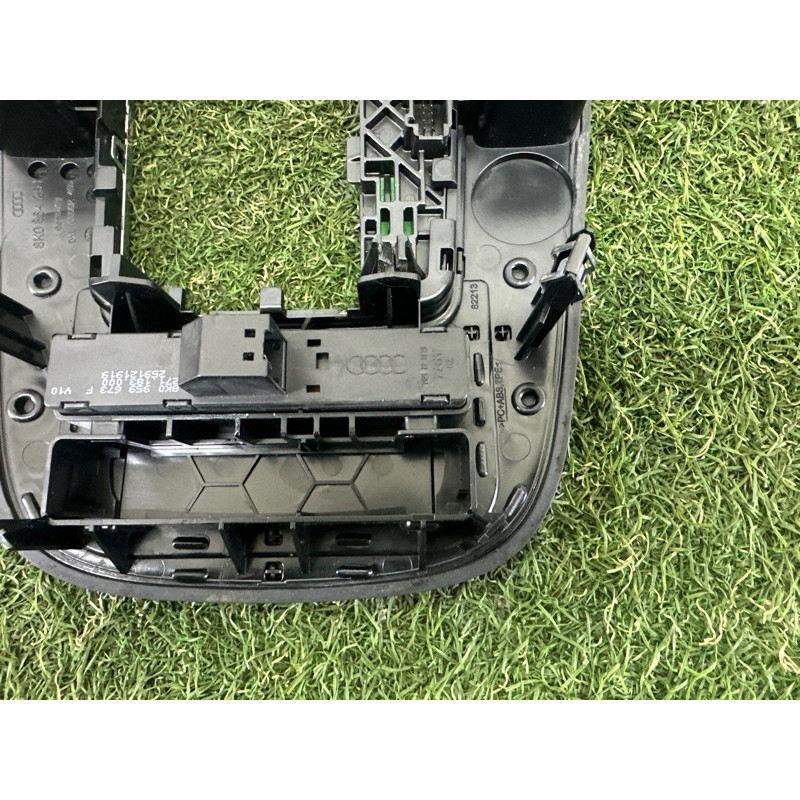 Накладка центральной консоли (салон) AUDI A4 B8 2013 2.0 TFSI 8K0864261DV10