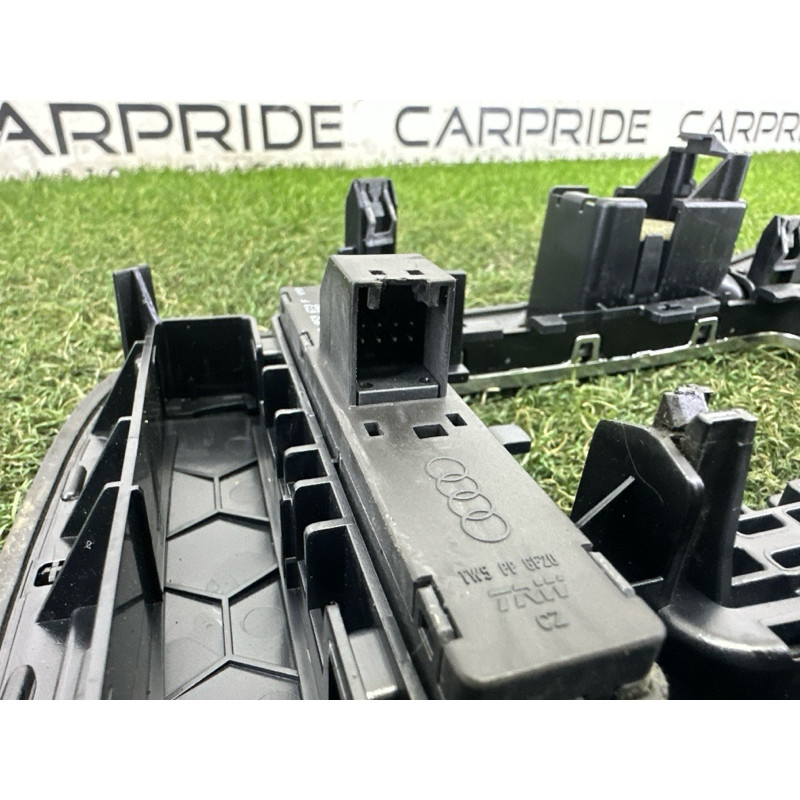 Накладка центральной консоли (салон) AUDI A4 B8 2013 2.0 TFSI 8K0864261DV10