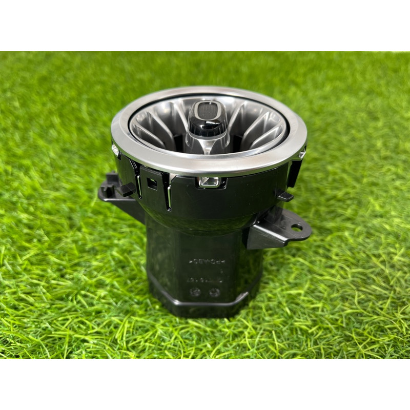 Центральный дефлектор салона (салон) Mercedes-Benz EQB 350 X243 2022 A17783065029051