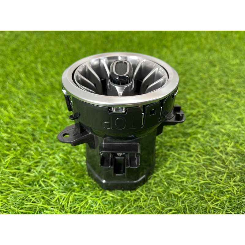 Центральный дефлектор салона (салон) Mercedes-Benz EQB 350 X243 2022 A17783065029051