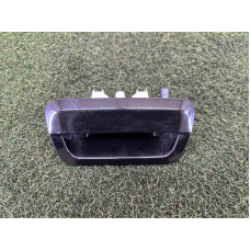 Кнопка открывания крышки багажника