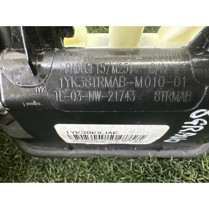 Кнопка відкривання кришки багажника (електрика / кнопки) Jeep Grand Cherokee WK2 2018 3.6 1YK38KXJAE