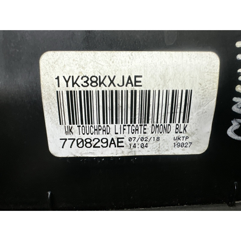 Кнопка відкривання кришки багажника (електрика / кнопки) Jeep Grand Cherokee WK2 2018 3.6 1YK38KXJAE