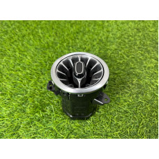 Центральный дефлектор салона