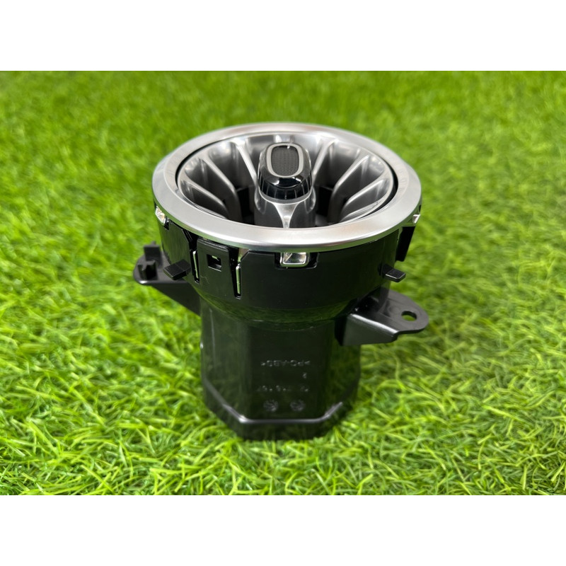 Центральный дефлектор салона (салон) Mercedes-Benz EQB 350 X243 2022 A17783065029051