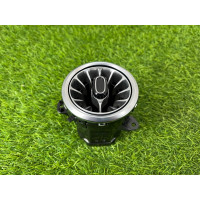 Центральный дефлектор салона