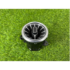 Центральный дефлектор салона