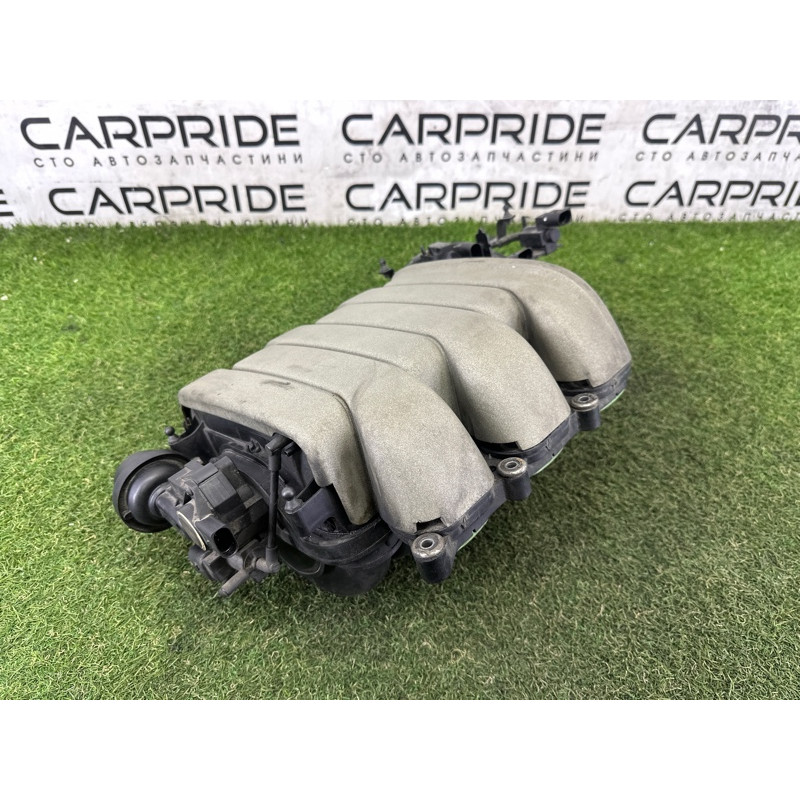 Впускний колектор (подача палива) AUDI Q5 8R 2012 3.2 06E133210M