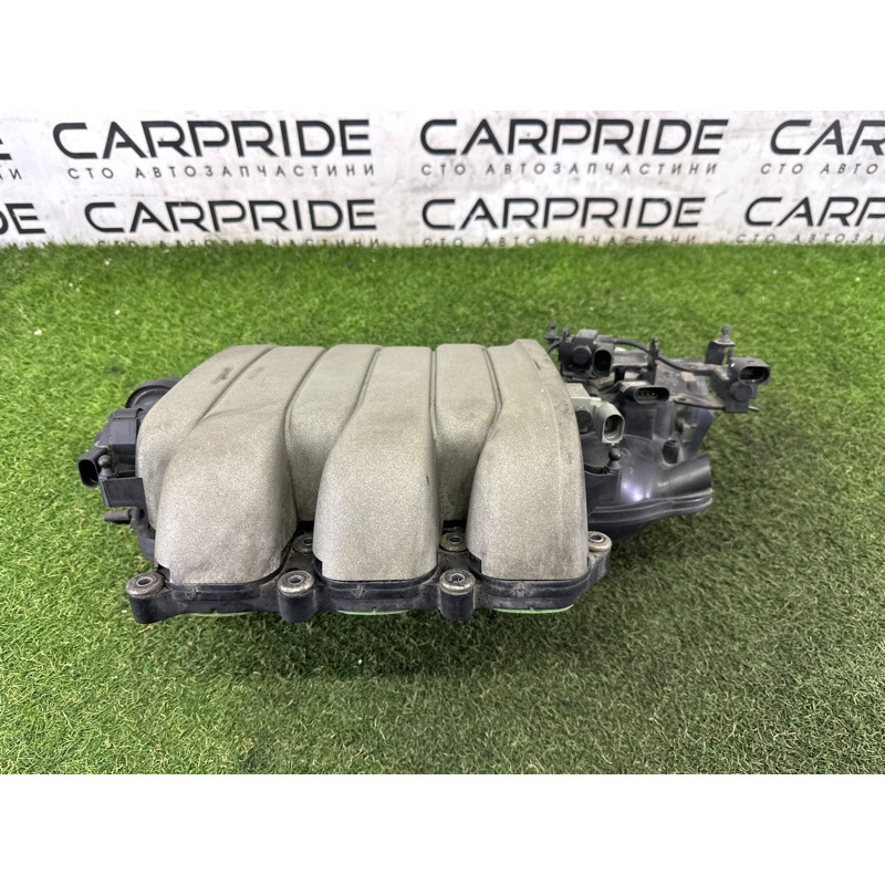 Впускний колектор (подача палива) AUDI Q5 8R 2012 3.2 06E133210M