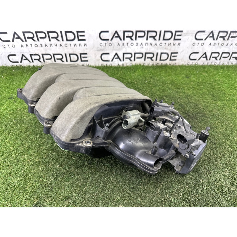 Впускний колектор (подача палива) AUDI Q5 8R 2012 3.2 06E133210M