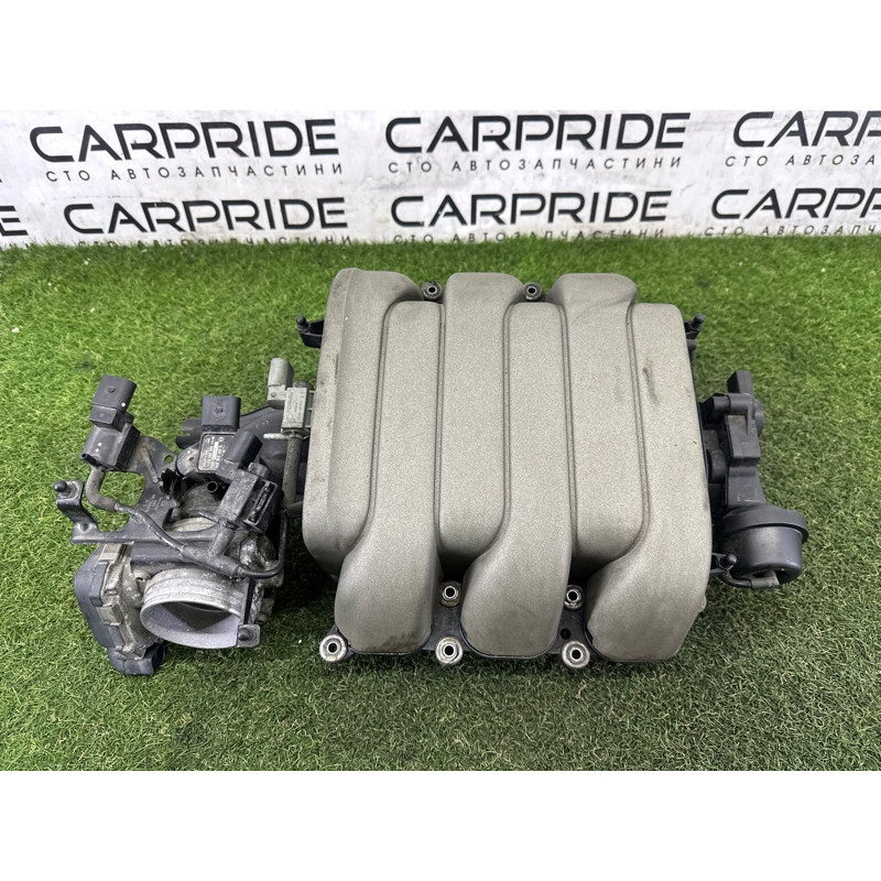 Впускний колектор (подача палива) AUDI Q5 8R 2012 3.2 06E133210M