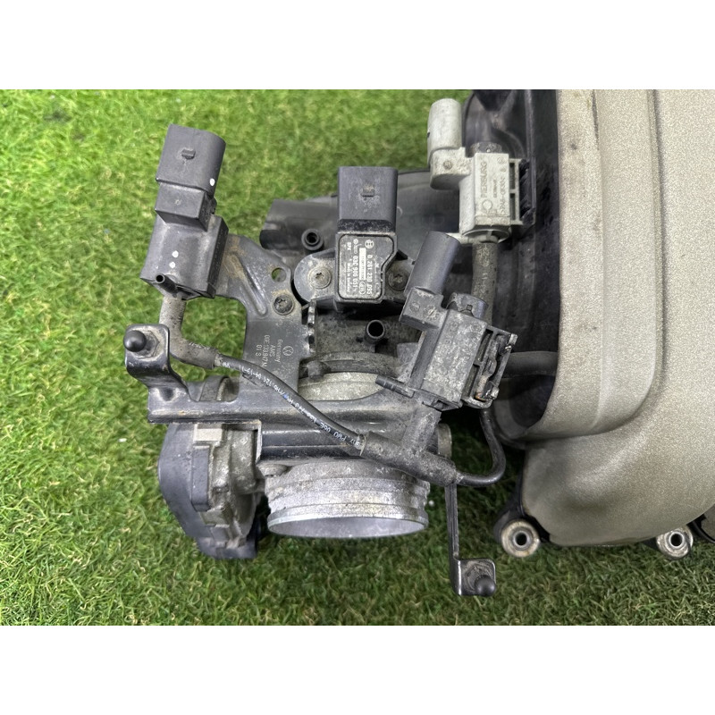 Впускний колектор (подача палива) AUDI Q5 8R 2012 3.2 06E133210M