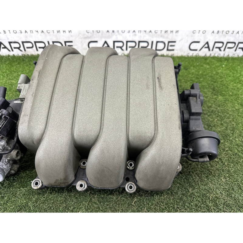 Впускний колектор (подача палива) AUDI Q5 8R 2012 3.2 06E133210M